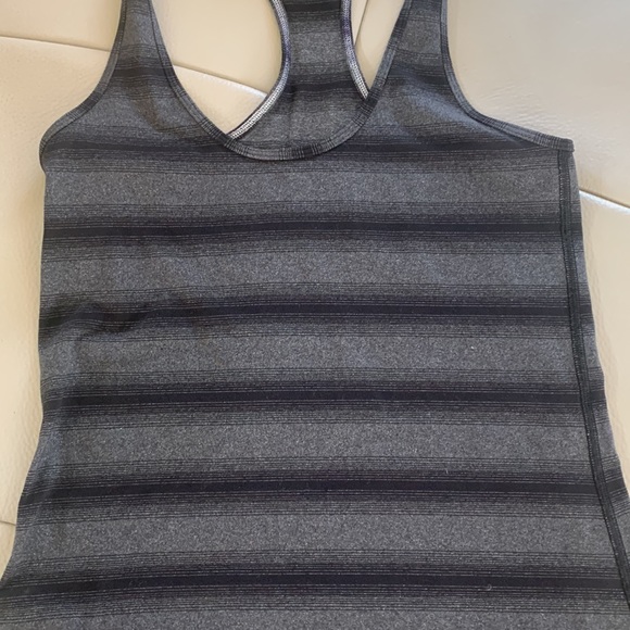 Lululemon tank - size 4 - Picture 4 of 4